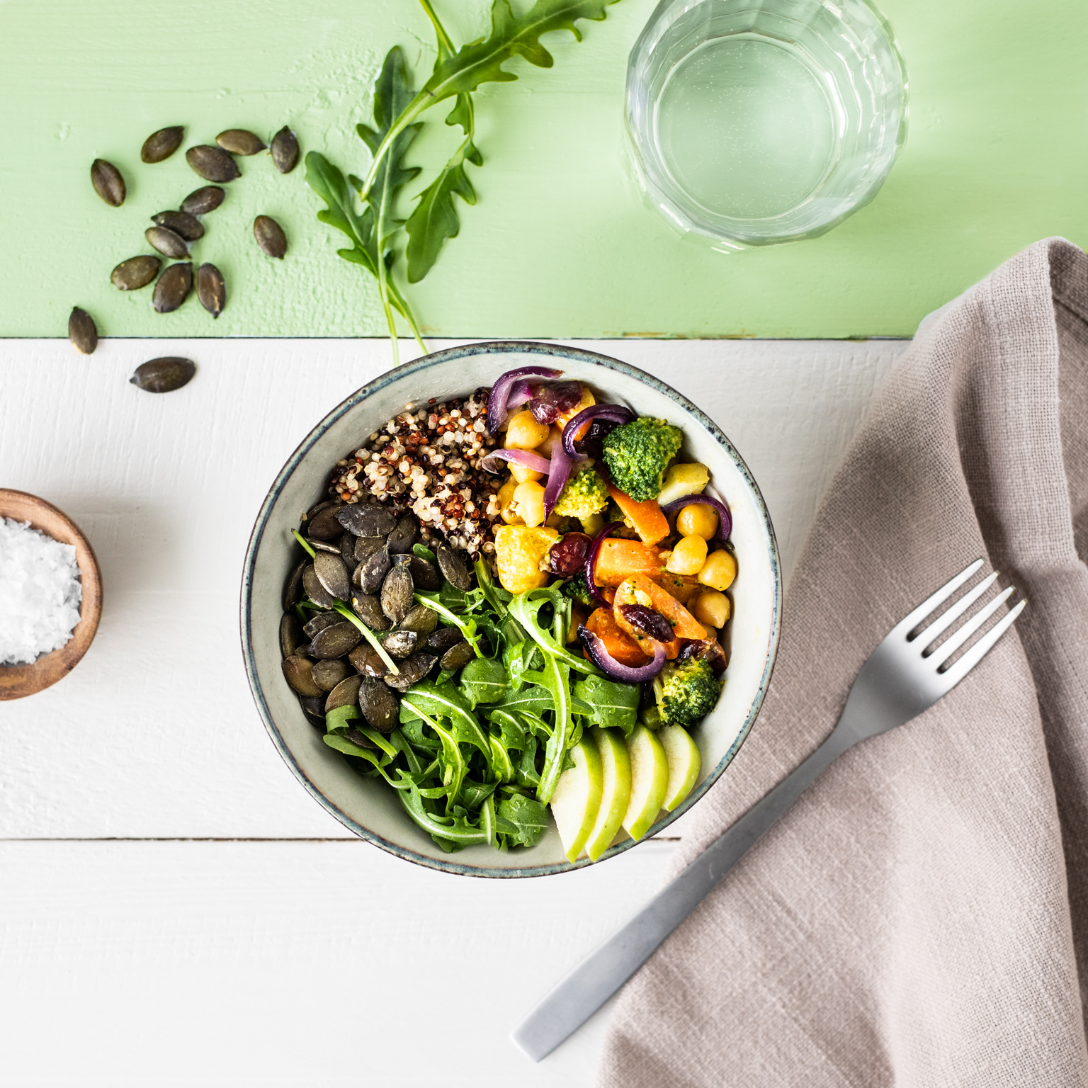 Kichererbsen Cranberry Bowl mit Quinoa und Apfel FRoSTA.at